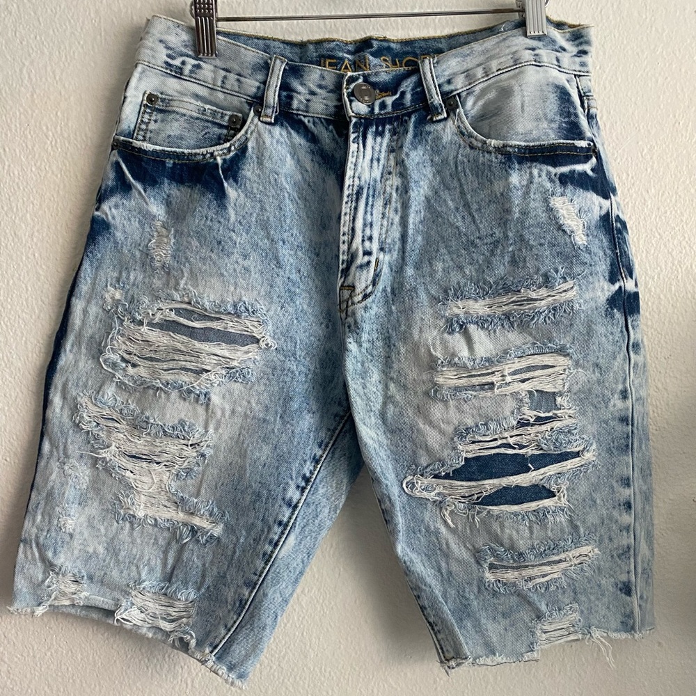 Men’s above the knee shorts